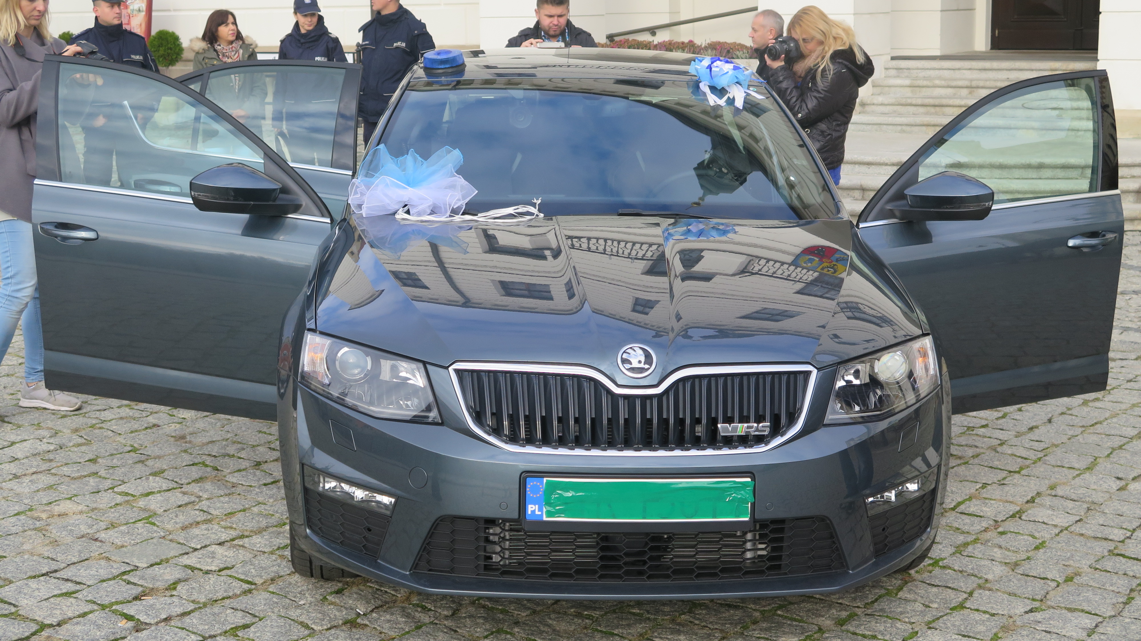 Noeoznakowany pojazd dla głogowskiej policji. - zdjęcie 1