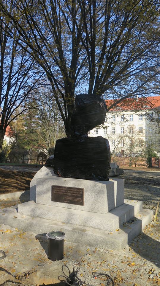 Pomnik Polskiego Podziemia Niepodległościowego. - zdjęcie 2